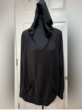 Livi Active Black V‑Neck Hooded Pullover Sweatshirt